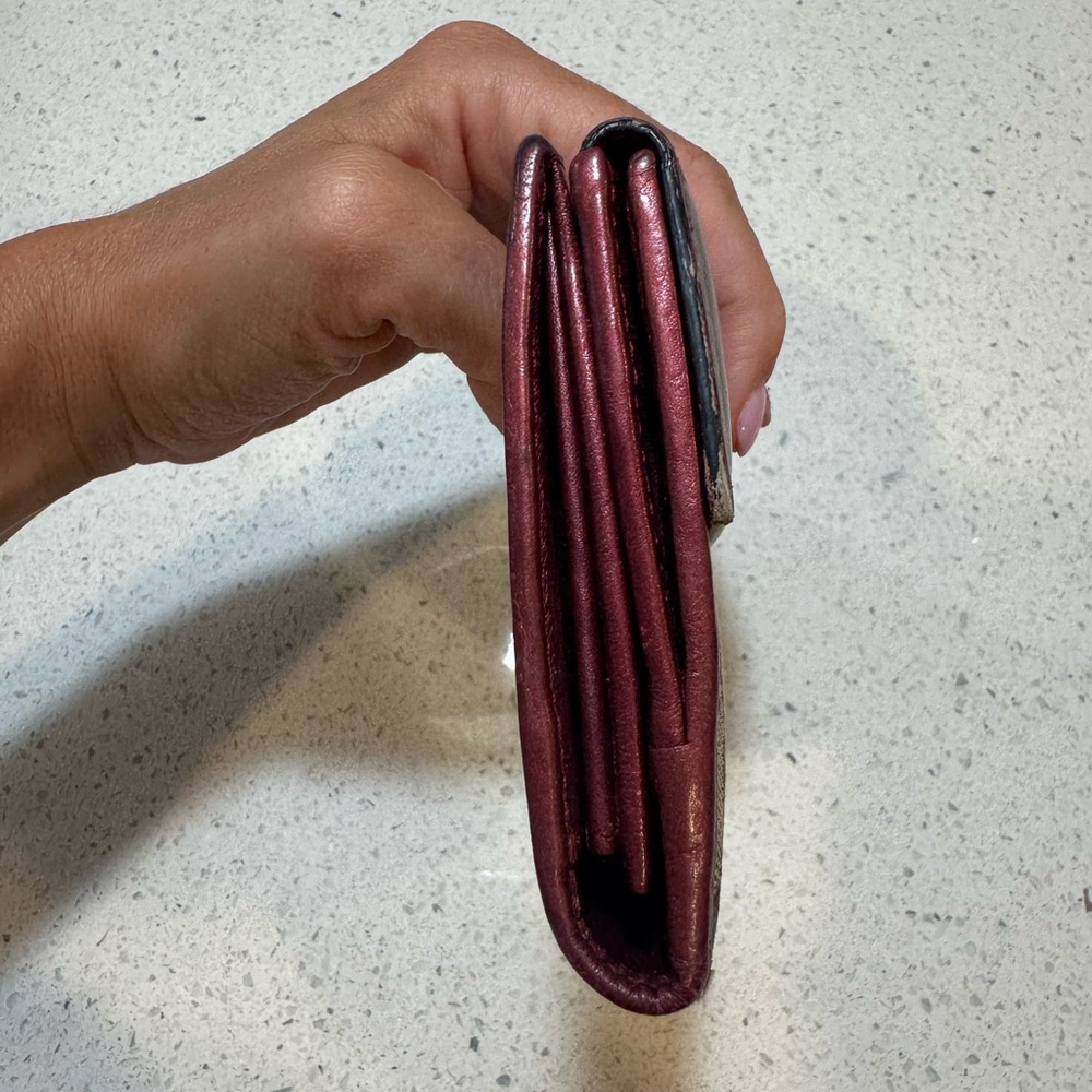 Authentic Gucci Heart Wallet 💓 - Picture 8 of 13